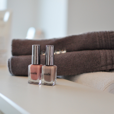 Nagellack Pediküre, Maniküre